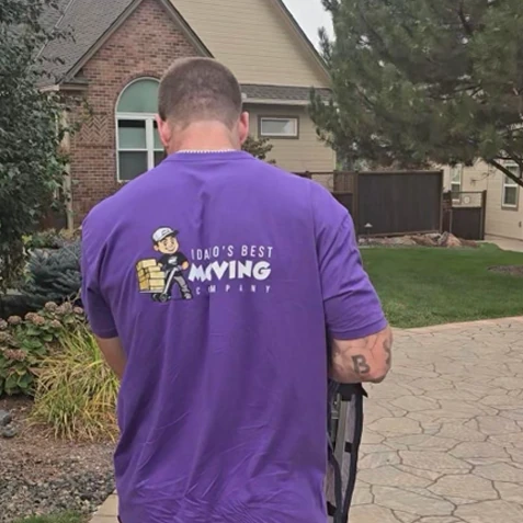ID-Best-Moving-Company-Experience Mover wearing an Idaho's Best Moving Company shirt walking toward a house